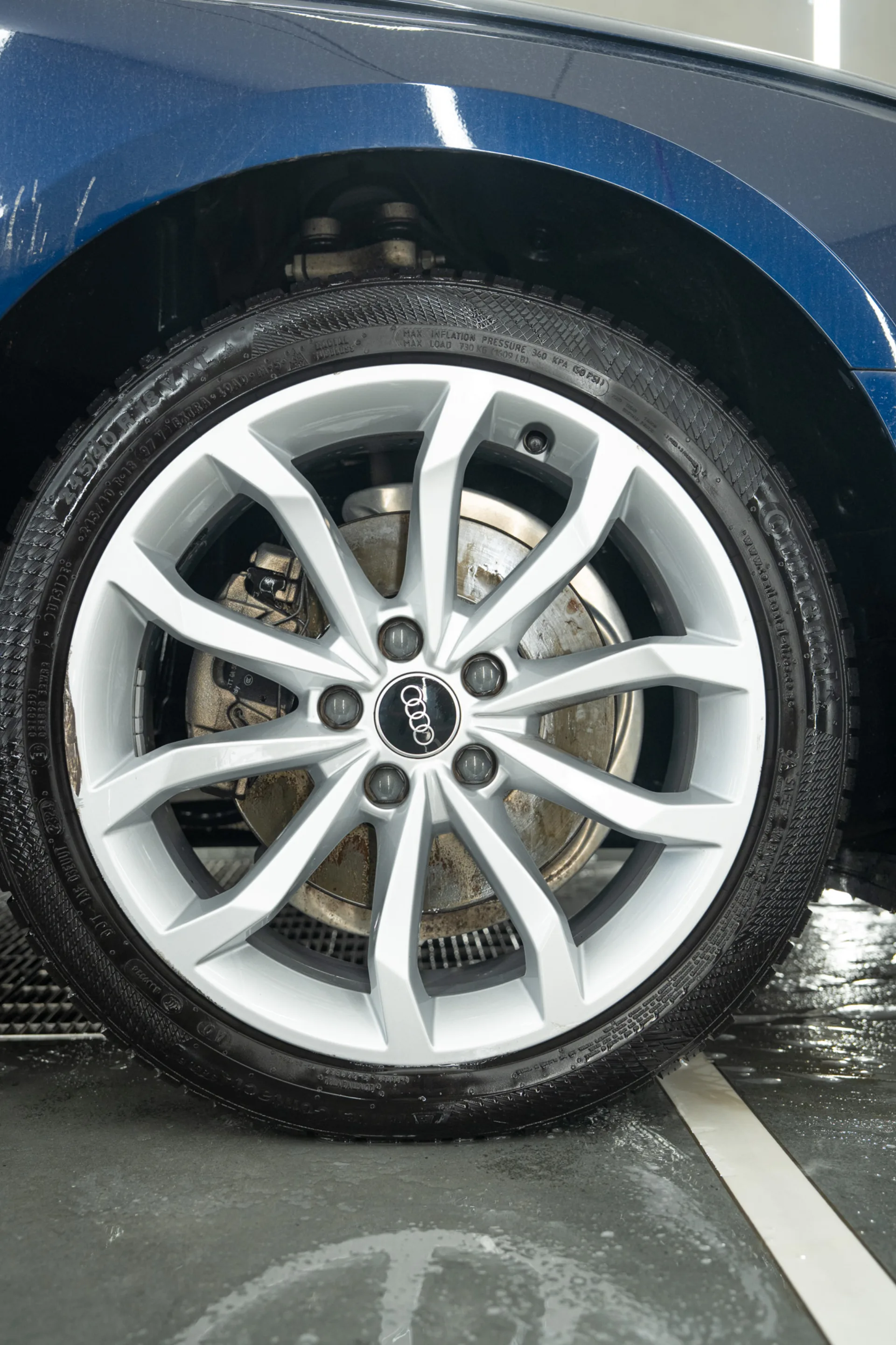 Restored alloy wheel after Iron Active treatment β factory contrast back